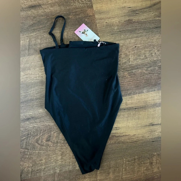 Oceanus New One Piece - Picture 2 of 6